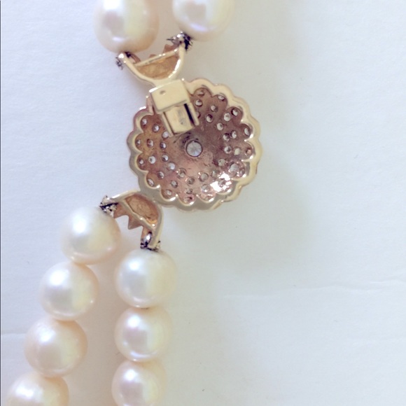 Real Pearl Necklace With Diamonds and Gold Clasp - Picture 14 of 16